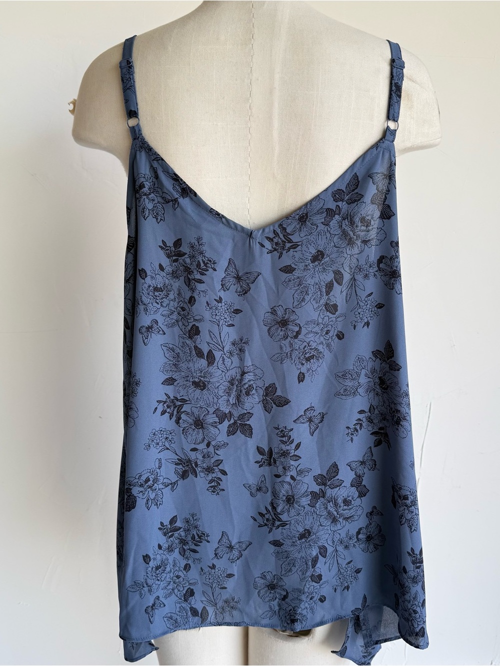 Torrid Sophie Blouse SZ 2 Dark Blue Black floral lightweight swing cami NWT - Picture 2 of 9